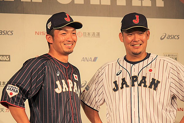 ファンと選手をつなぐ 侍ジャパン新ユニフォーム発表 コンセプトは 伝統美 ジャパン 会見レポート 野球日本代表 侍ジャパンオフィシャルサイト