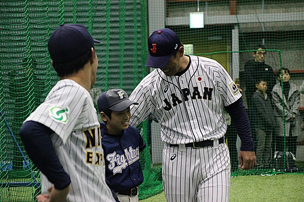 野球日本代表 侍ジャパンオフィシャルサイト日本通運×侍ジャパン野球教室を開催 子どもたちが「世界一の首脳陣」と野球で楽しむ