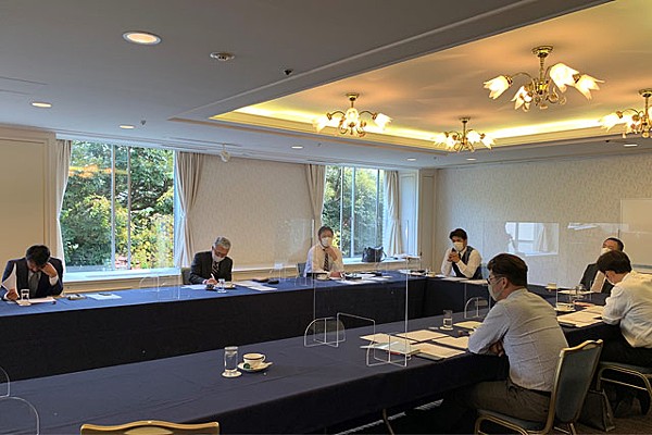 スタッフ会議が行われ稲葉篤紀監督を中心に東京五輪の選手選考について議論を交わす トップ チームレポート 野球日本代表 侍ジャパンオフィシャルサイト スタッフ会議が行われ稲葉篤紀監督を中心に東京五輪の選手選考について議論を交わす トップ チームレポート 野球日本代表 侍ジャパンオフィシャルサイト