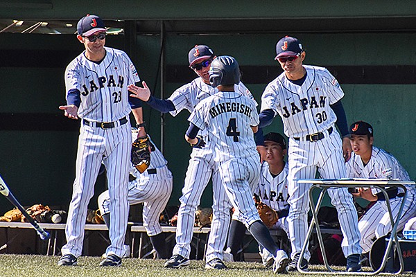強化合宿最終日は格上の中学生チームと対戦 11安打10得点で