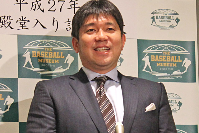 受賞した古田氏へのコメントを語る野茂英雄氏