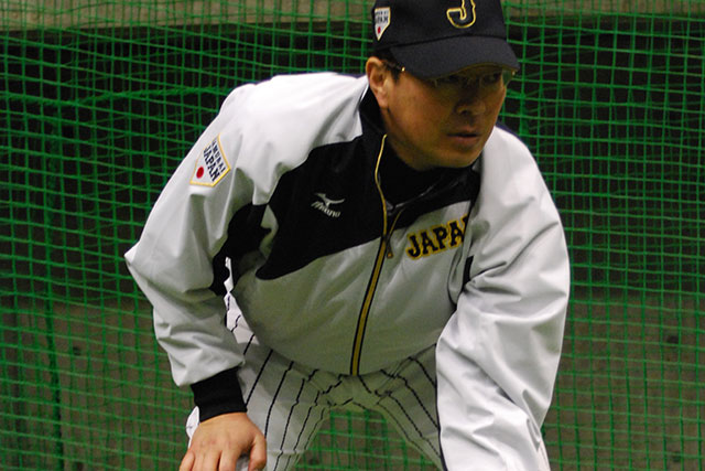 外野守備を教える梶山氏