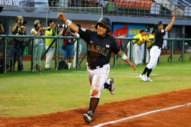 初回、タイムリーを放った西岡義晴選手(大阪東淀川ボーイズ)