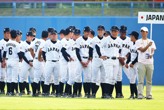 開会式で入場する侍ジャパンU-18代表