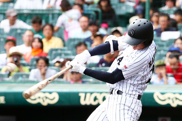 3回、ヒットで出塁した勝俣翔貴(東海大菅生)