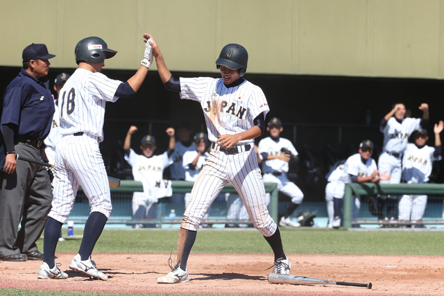 この日タイムリーを放った藤江亮太(幸田町立北部中)と二安打を放った中屋友那(高知中)