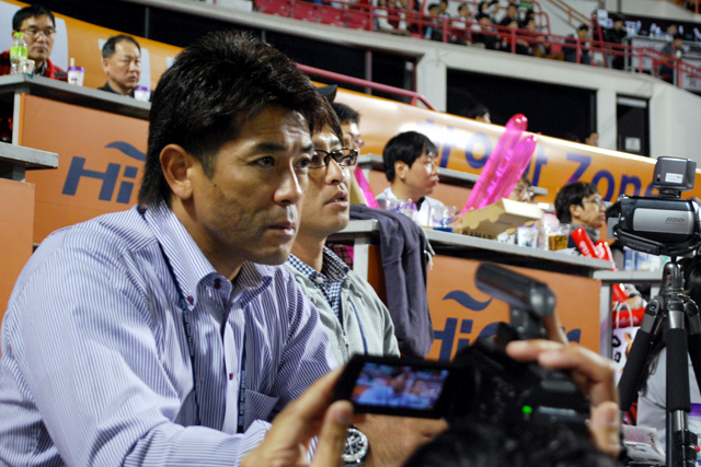 韓国のポストシーズンを視察する、野球日本代表・稲葉篤紀打撃コーチ