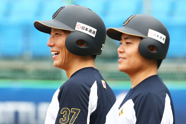 嶋基宏選手(東北楽天)、中村悠平選手(東京ヤクルト)