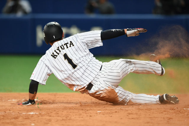 2回裏 侍ジャパン初選出の清田育宏選手(千葉ロッテ)が先制のチャンスを作る