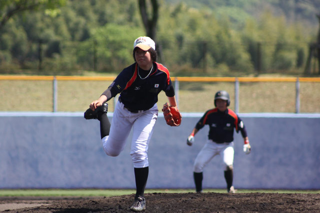 紅白戦で力投する侍ジャパン女子代表候補・清水美佑(埼玉栄高)