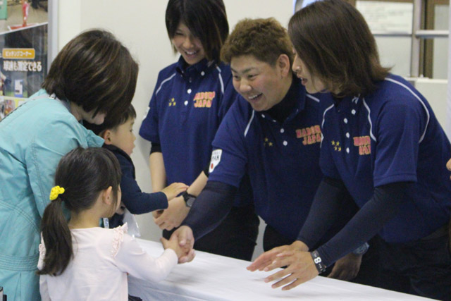 ファンと直接ふれあい、元気をもらう選手たち