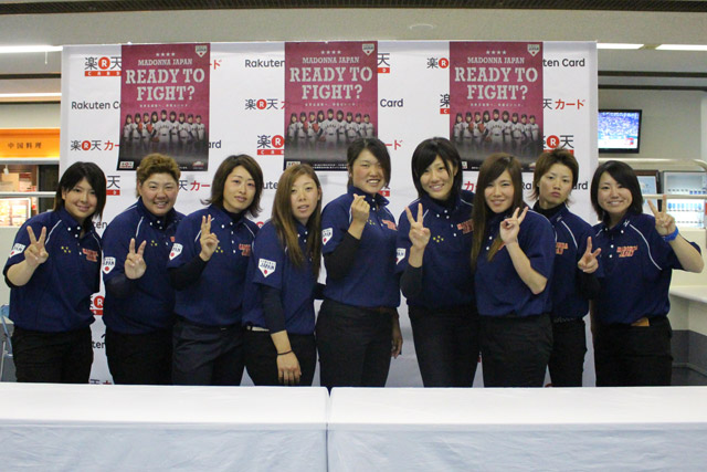 笑顔で握手会を終えた侍ジャパン女子代表候補