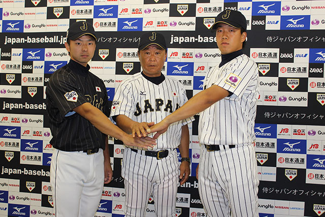 横井監督、柳裕也投手(明治大)、佐藤拓也選手(立教大)