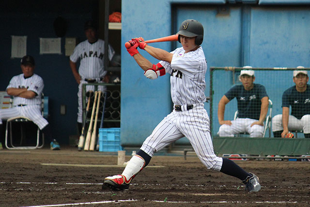 4安打を放った佐藤拓也(立教大)