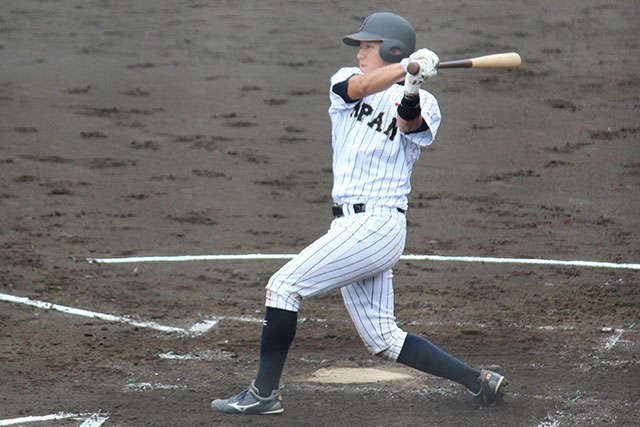 先制タイムリーを放った牛島将太(明治大)