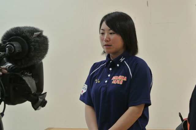 インタビューに答える代表漏れになった吉田えり(ルートインBCリーグ・石川ミリオンスターズ)