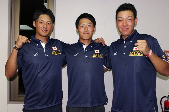 左から吉川尚輝内野手(中京学院大/東海地区学生野球連盟)、水野滉也投手(東海大北海道キャンパス/札幌学生野球連盟)、大山悠輔内野手(白鴎大/関甲新学生野球連盟)