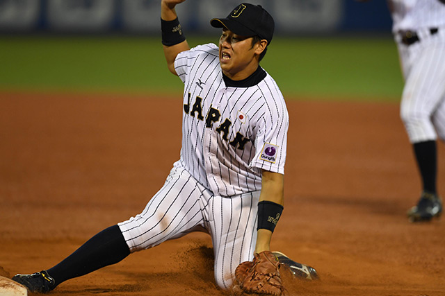 6回表、ピンチの場面で北村拓己(亜細亜大学)が好守をみせる