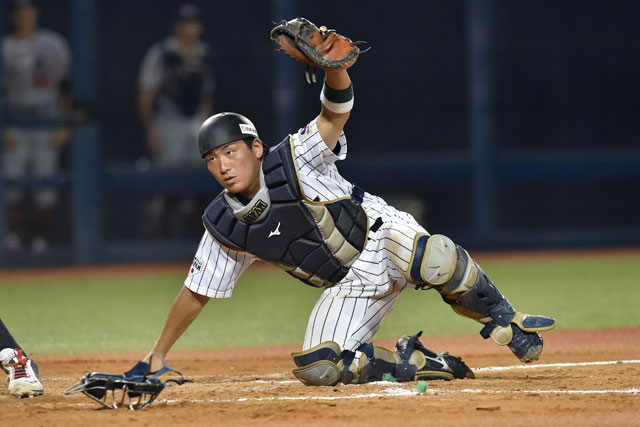 初戦でタイムリーを放った森川大樹(法政大学) 好リードで投手陣を引っ張った