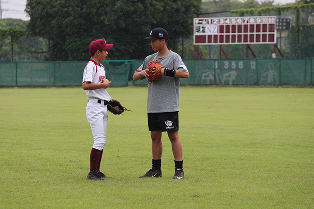 積極的にコミュニケーションを取り合う姿も