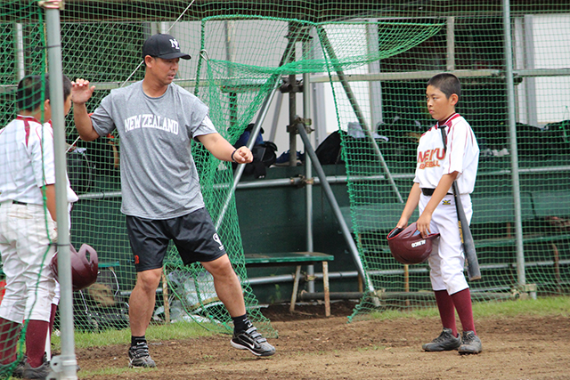 明友の選手にも指導する清水直行監督