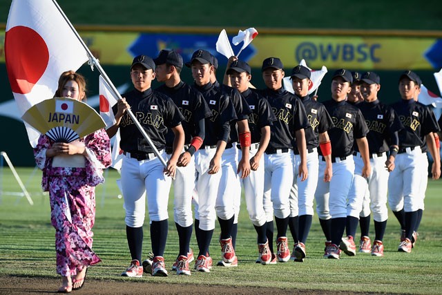 開会式で入場する侍ジャパンU-15代表選手