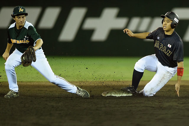 嘉手苅将太(姫路アイアンズ)は積極的なプレーで盗塁を成功させた