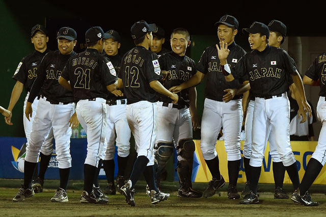 初戦を白星で飾り笑顔がこぼれる侍ジャパンU-15代表選手