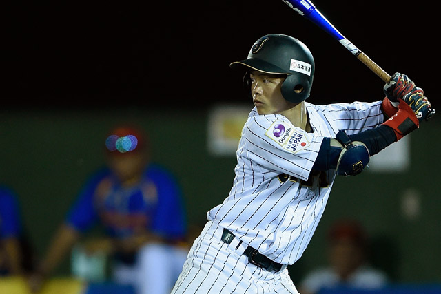 稲生賢二(東海ボーイズ)が3回裏タイムリーを放つ