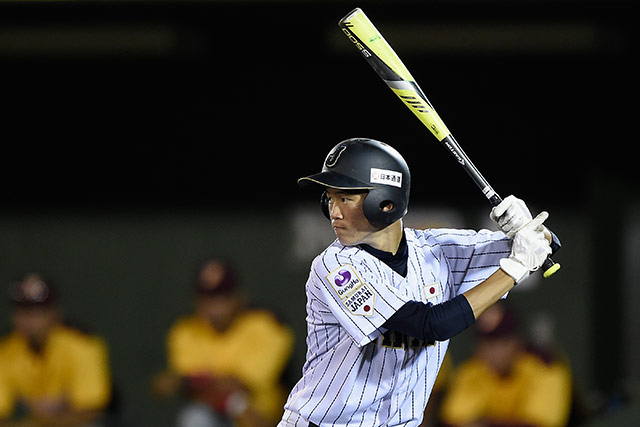 及川雅貴(匝瑳リトルシニア)がセンター前へ2点タイムリーを放つ