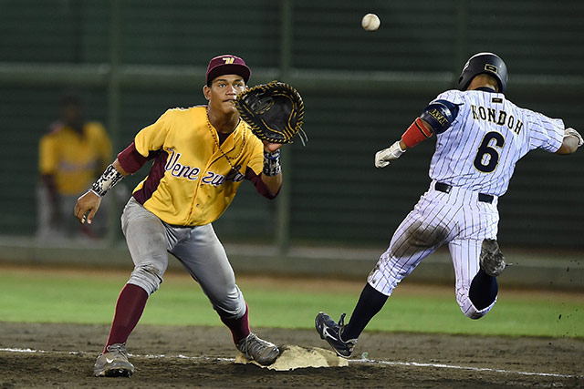 近藤大樹(嘉麻ボーイズ)が内野安打で出塁