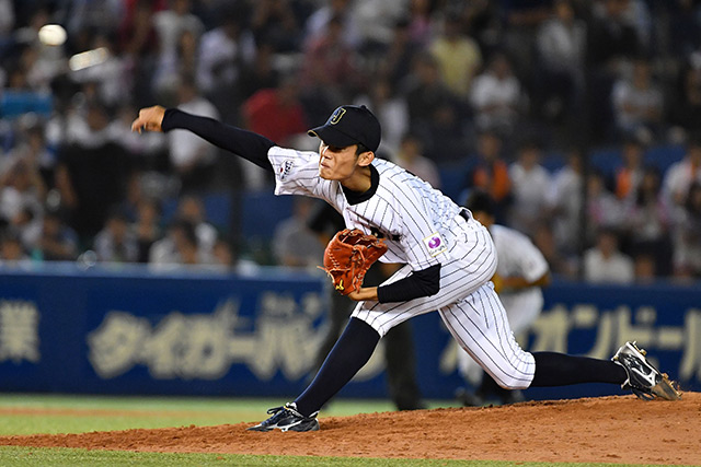 8回からは今夏の甲子園優勝投手の今井達也(作新学院)が登板