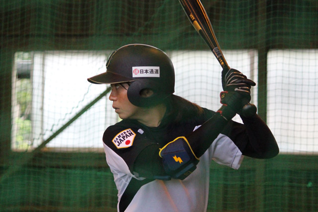 カウントを意識したバッティング練習をする川端友紀(埼玉アストライア)