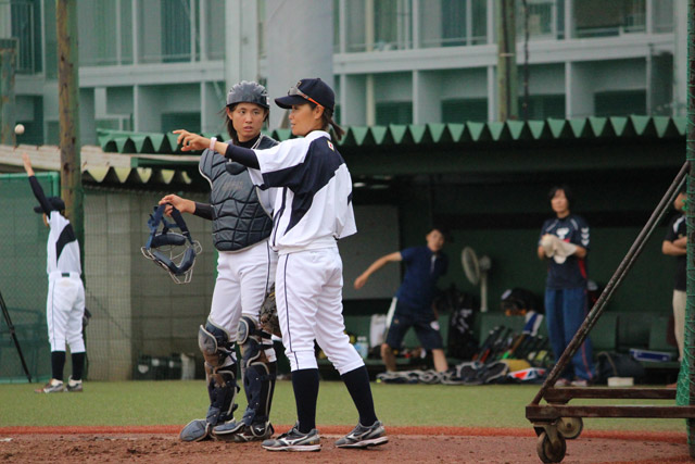 中島梨沙コーチから細かい指示がなされる