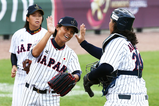 侍ジャパン投手陣リレーの4番手・里綾実(兵庫ディオーネ)