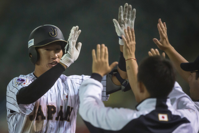 7回裏 同点の本塁打を放った真砂勇介(福岡ソフトバンク)