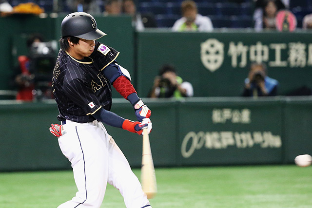 山田哲人(東京ヤクルト)がセンター前に2点タイムリーヒット