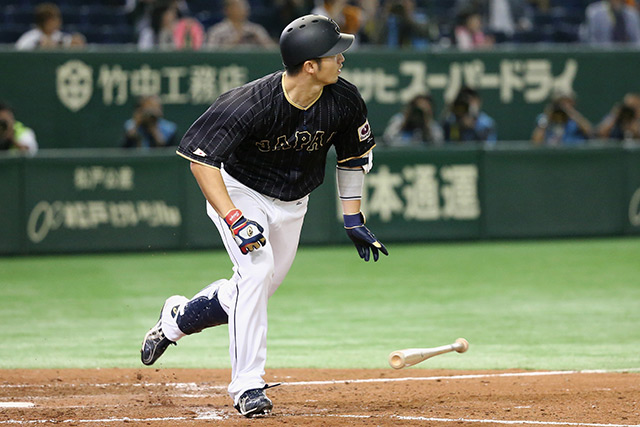 7回表 鈴木誠也(広島東洋)が同点の左中間2点タイムリー二塁打