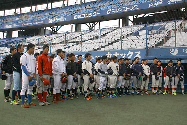 各大学のユニフォームに着替えて集合した大学代表選考合宿参加48選手