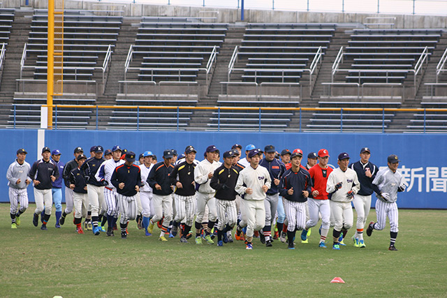 侍ジャパン大学代表選考合宿参加の48名がそろってのランニング