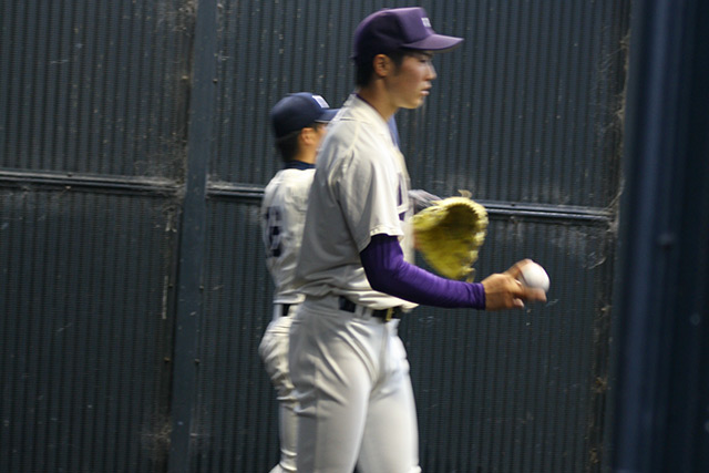 侍ジャパン大学代表選考合宿参加投手陣の多くが屋外ブルペンで投球練習を行った