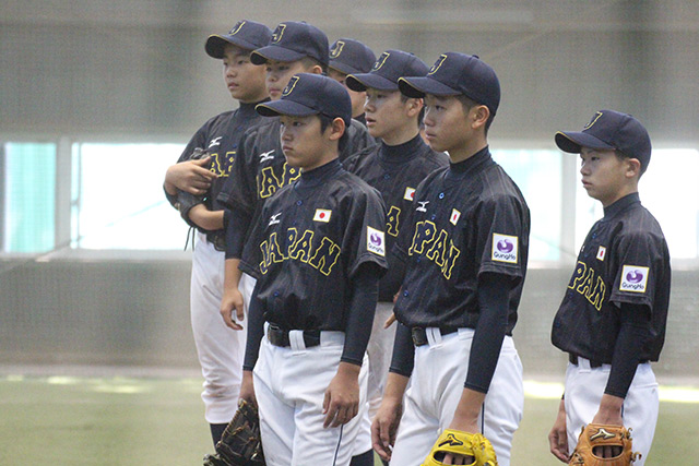 投内連携で準備を待つ侍ジャパンU-12代表投手陣たち