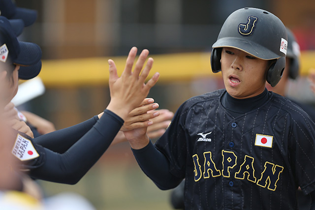 3回表 福原聖矢(世名城ジャイアンツ)が同点のレフト線タイムリー二塁打