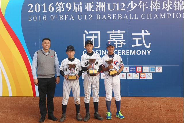 大会MVPと盗塁王に選出された星子天真(弓削キング)と最高守備賞の星川心(北原イーグルス)