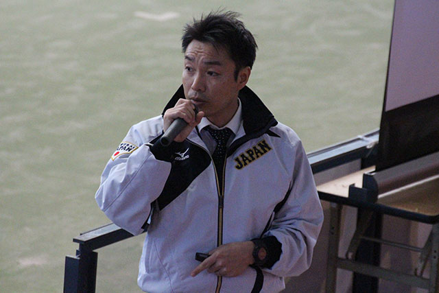 講演する中村和史氏(医師/日本体育協会認定スポーツ医)
