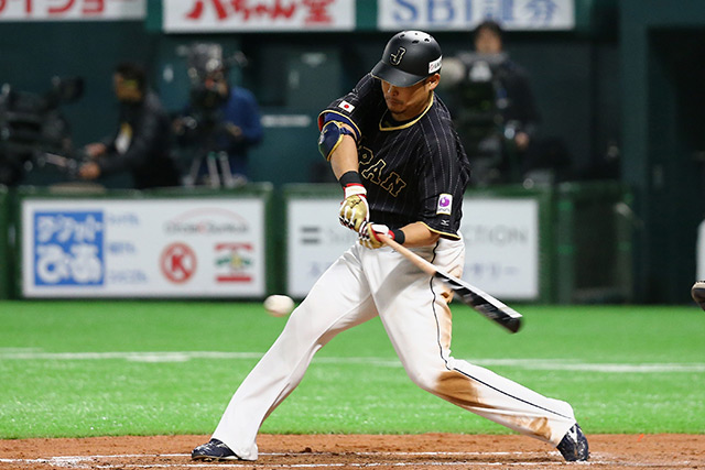 6回 一死満塁から筒香嘉智(横浜DeNA)がレフトへ2点タイムリー二塁打を放つ