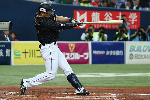 2回表 7番・鈴木誠也(広島東洋)がレフトスタンドへ逆転3ラン