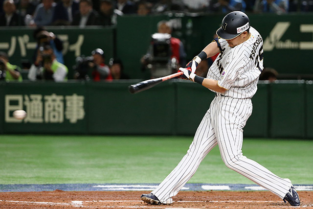 3回裏 筒香嘉智(横浜DeNA)がセンターへ同点のタイムリーを放つ