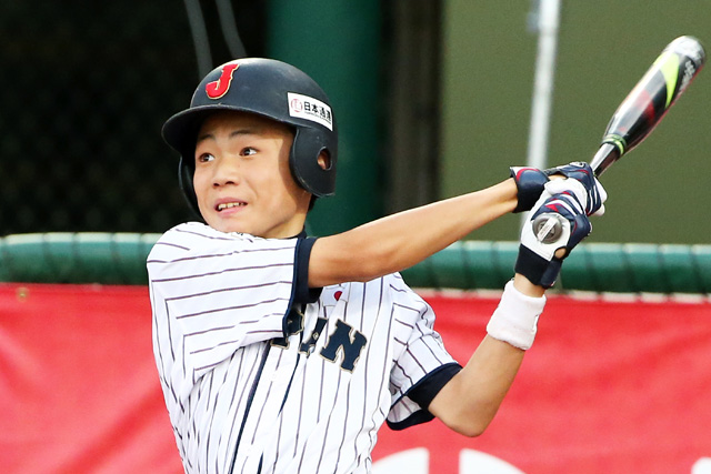 1回 先制のホームランを放った森大輔(中百舌鳥ボーイズ)