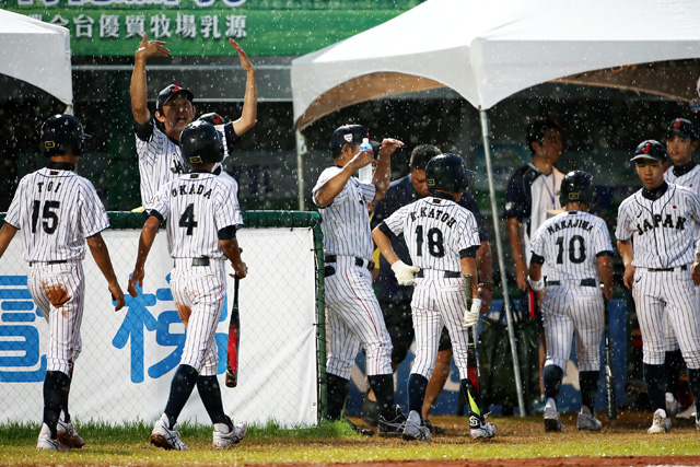 台風の影響で試合は雨天中断に